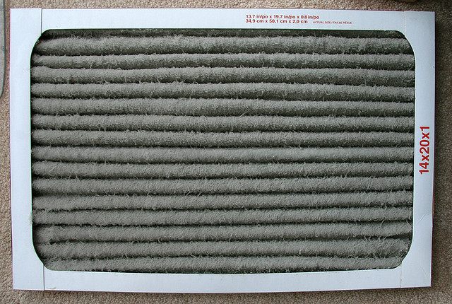 什么导致HVAC系统中的湿空气过滤器？
